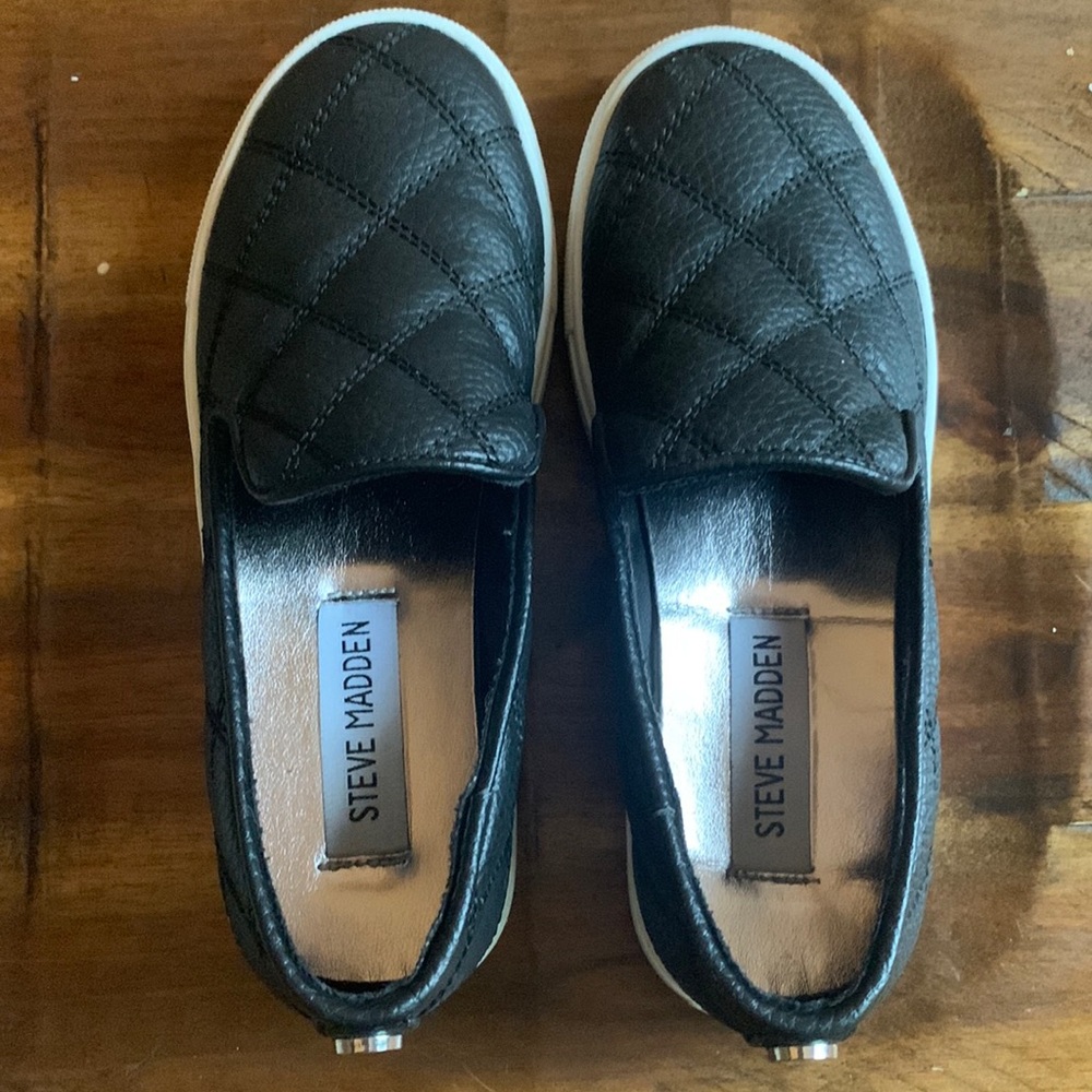 Youth girls Steve Madden slip on sneaker